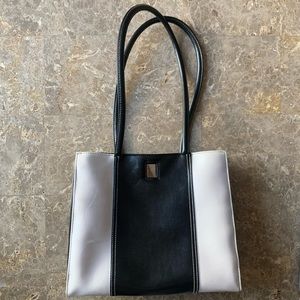 vintage black + white color blocked leather Liz Claiborne shoulder bag 🖤